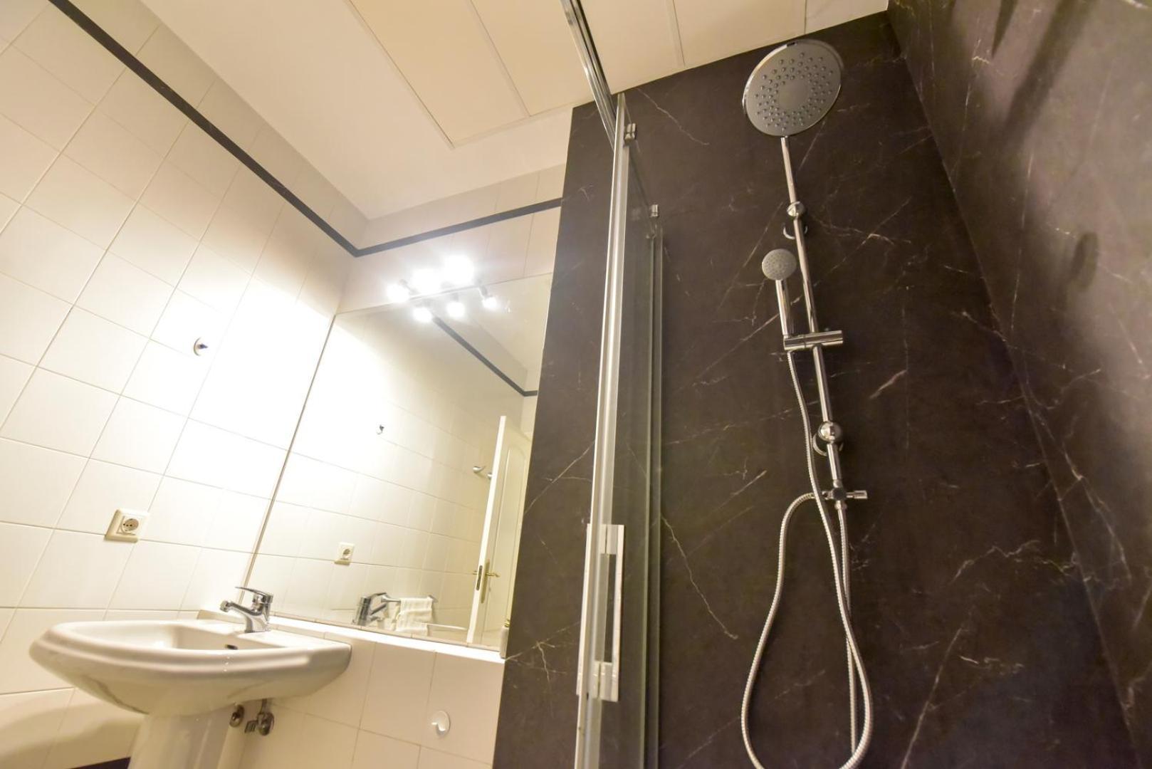 New! Contemporary With Pool And Parking Included Sevilla